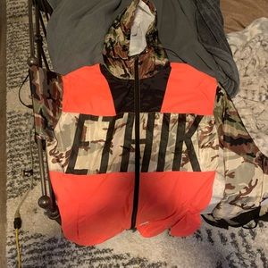 Hooded ethik windbreaker